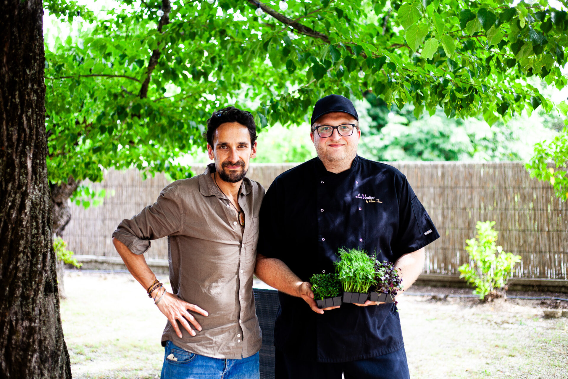 Patrick Vibert avec le chef Robin Faure des Voutins et des micropousses fraîches